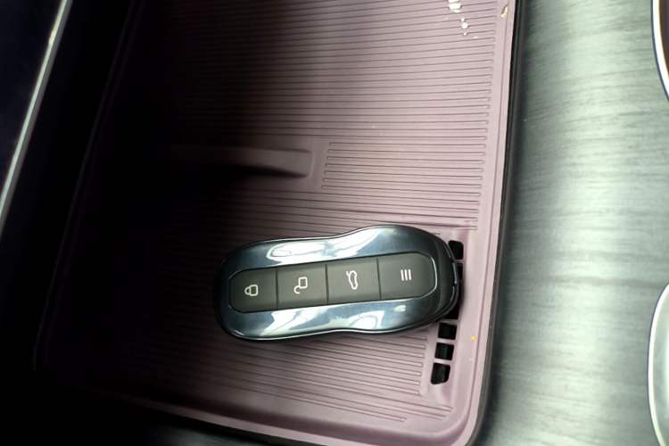Used Xiaomi Auto SU7 2024 Rear-Drive Ultra-Long Range Advanced Pro-Level Intelligent Driving Version Interior 1