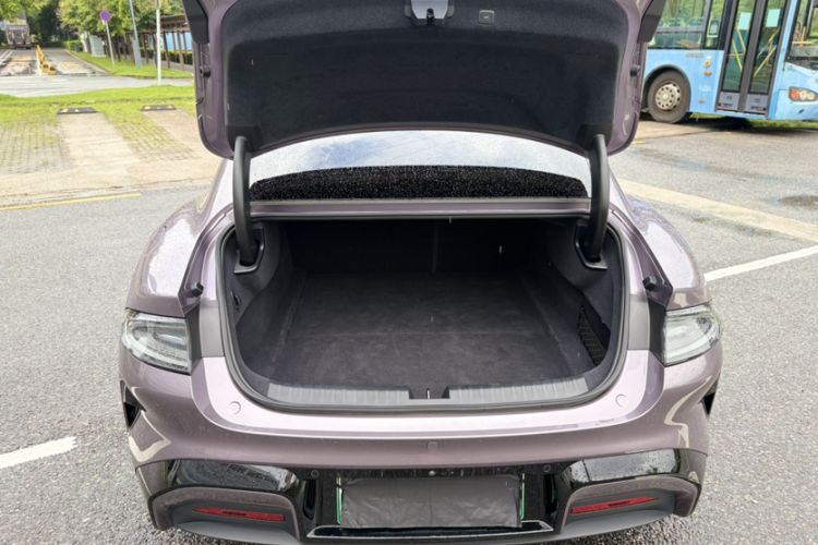 Used Xiaomi Auto SU7 2024 Rear-Drive Long-Range Intelligent Driving Version Interior 11