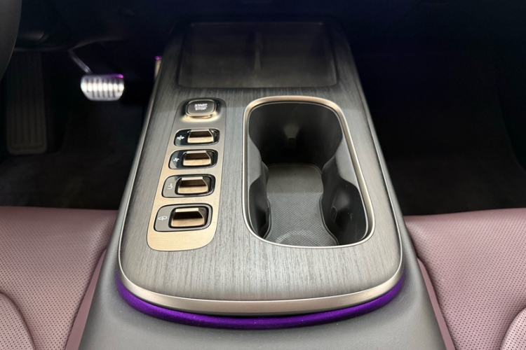 Used Xiaomi Auto SU7 2024 Four-Wheel Drive Ultra-Long Range Advanced Intelligent Driving Max Edition Interior 12