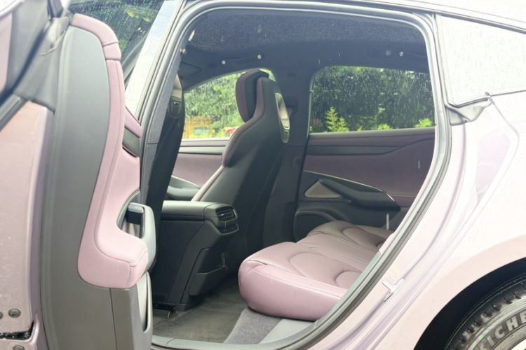 Used Xiaomi Auto SU7 2024 Rear-Drive Long-Range Intelligent Driving Version Interior 12