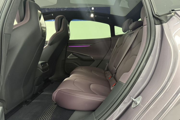 Used Xiaomi Auto SU7 2024 Four-Wheel Drive Ultra-Long Range Advanced Intelligent Driving Max Edition Interior 2