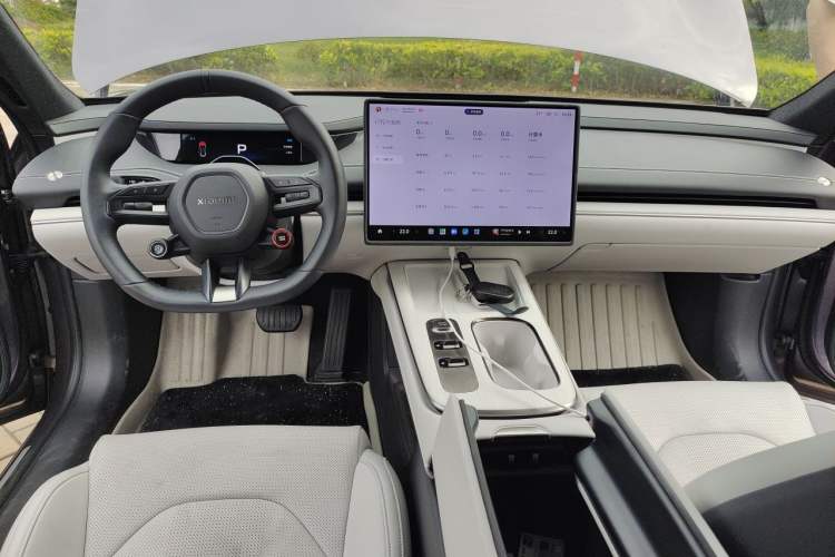 Used Xiaomi Auto SU7 2024 Rear-Drive Long-Range Intelligent Driving Version Interior 2