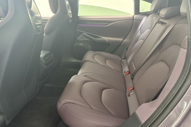Used Xiaomi Auto SU7 2024 Rear-Drive Long-Range Intelligent Driving Version Interior 2