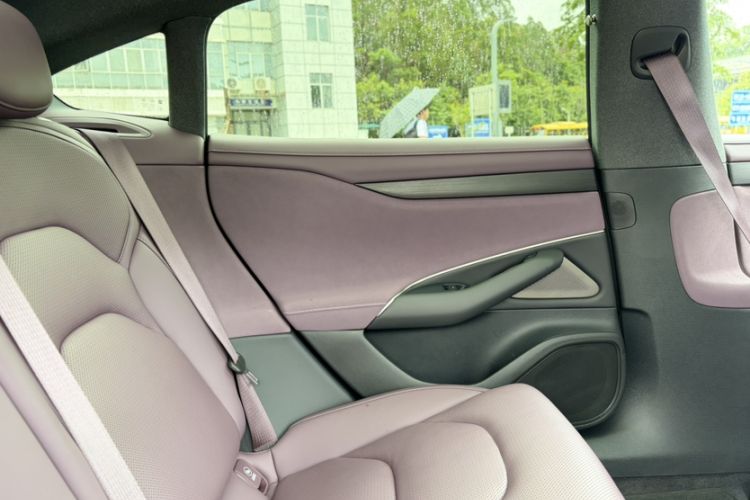 Used Xiaomi Auto SU7 2024 Rear-Drive Long-Range Intelligent Driving Version Interior 2