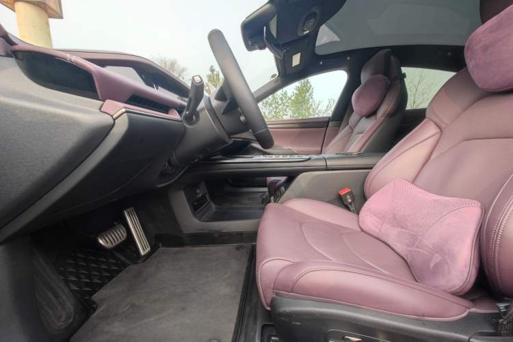 Used Xiaomi Auto SU7 2024 Four-Wheel Drive Ultra-Long Range Advanced Intelligent Driving Max Edition Interior 2