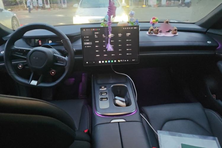 Used Xiaomi Auto SU7 2024 Rear-Drive Long-Range Intelligent Driving Version Interior 2