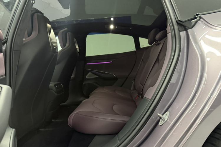 Used Xiaomi Auto SU7 2024 Four-Wheel Drive Ultra-Long Range Advanced Intelligent Driving Max Edition Interior 2