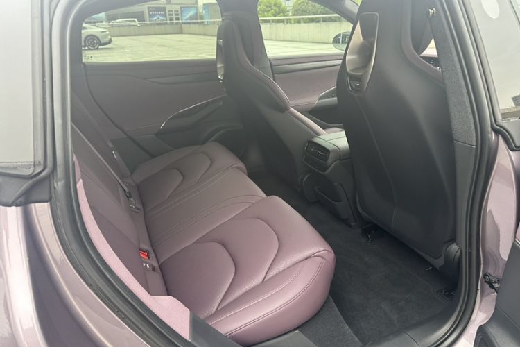 Used Xiaomi Auto SU7 2024 Rear-Drive Ultra-Long Range Advanced Pro-Level Intelligent Driving Version Interior 3