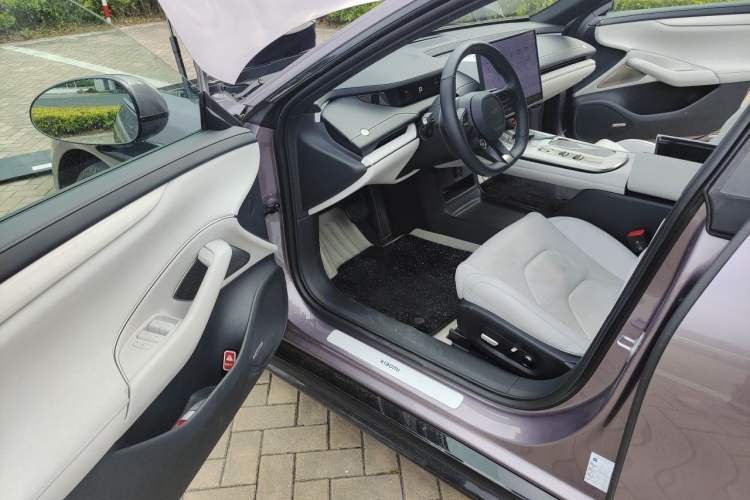 Used Xiaomi Auto SU7 2024 Rear-Drive Long-Range Intelligent Driving Version Interior 3
