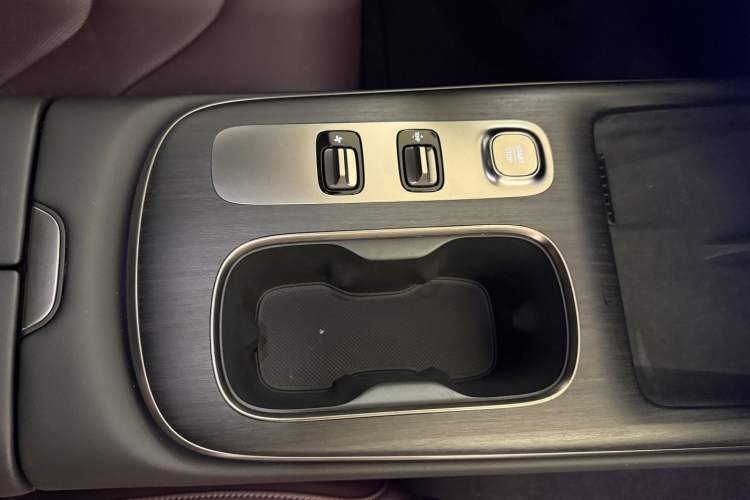 Used Xiaomi Auto SU7 2024 Rear-Drive Long-Range Intelligent Driving Version Interior 3
