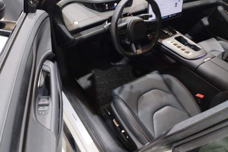 Used Xiaomi Auto SU7 2024 Rear-Drive Ultra-Long Range Advanced Pro-Level Intelligent Driving Version Interior 3