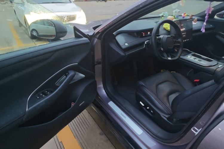 Used Xiaomi Auto SU7 2024 Rear-Drive Long-Range Intelligent Driving Version Interior 3
