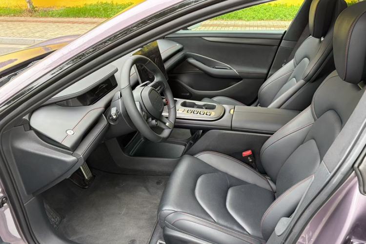 Used Xiaomi Auto SU7 2024 Four-Wheel Drive Ultra-Long Range Advanced Intelligent Driving Max Edition Interior 4