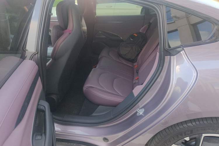 Used Xiaomi Auto SU7 2024 Rear-Drive Ultra-Long Range Advanced Pro-Level Intelligent Driving Version Interior 4