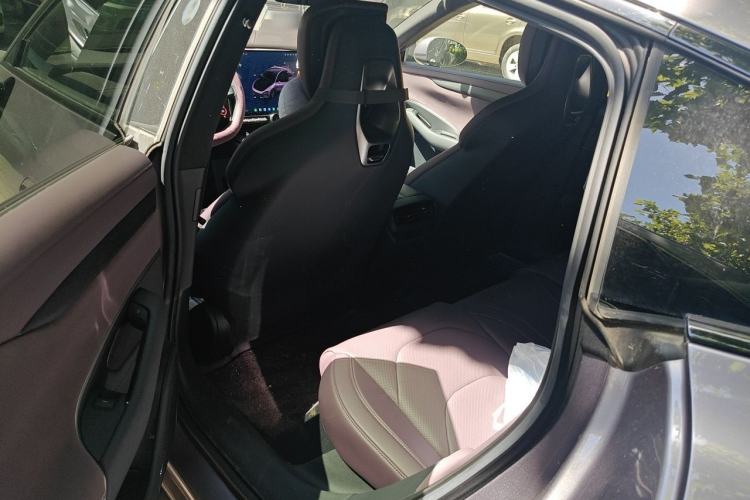 Used Xiaomi Auto SU7 2024 Four-Wheel Drive Ultra-Long Range Advanced Intelligent Driving Max Edition Interior 4