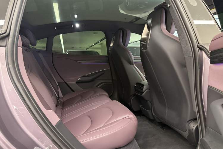 Used Xiaomi Auto SU7 2024 Rear-Drive Long-Range Intelligent Driving Version Interior 4