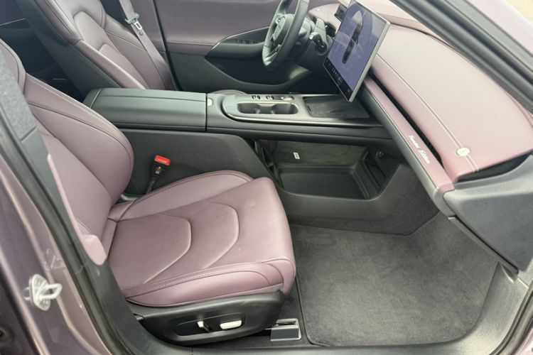 Used Xiaomi Auto SU7 2024 Rear-Drive Long-Range Intelligent Driving Version Interior 4