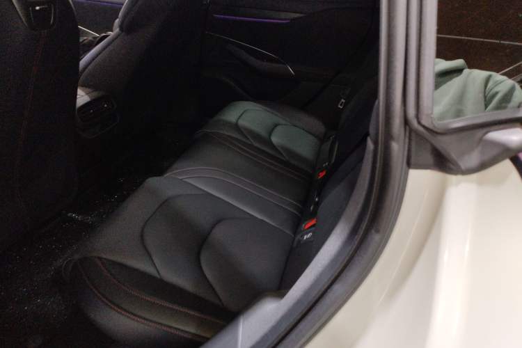 Used Xiaomi Auto SU7 2024 Rear-Drive Ultra-Long Range Advanced Pro-Level Intelligent Driving Version Interior 4