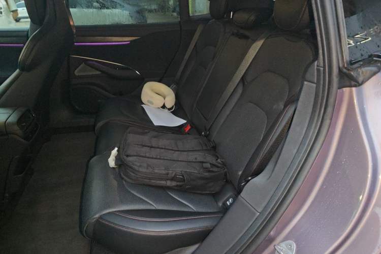 Used Xiaomi Auto SU7 2024 Rear-Drive Long-Range Intelligent Driving Version Interior 4