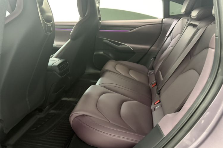 Used Xiaomi Auto SU7 2024 Rear-Drive Long-Range Intelligent Driving Version Interior 4