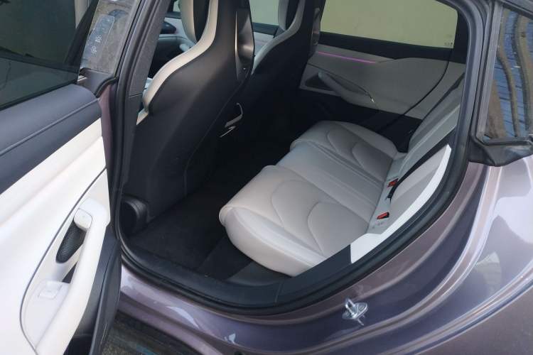Used Xiaomi Auto SU7 2024 Rear-Drive Long-Range Intelligent Driving Version Interior 4