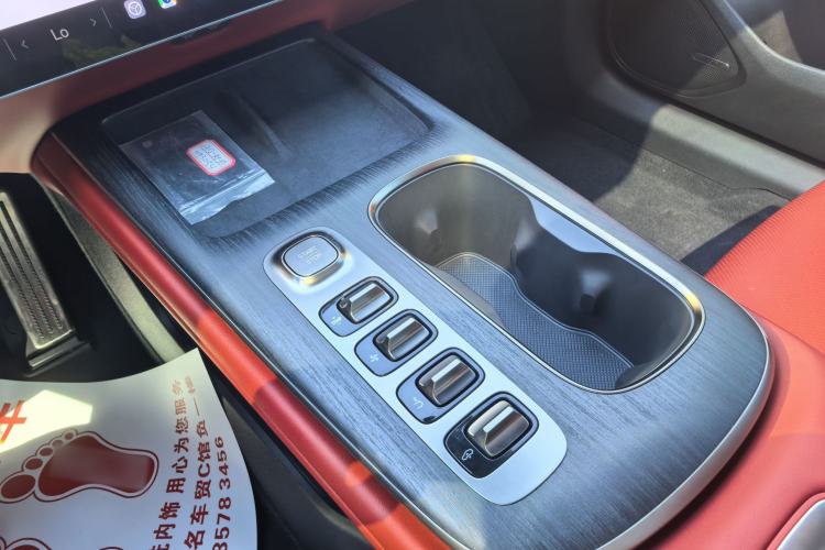 Used Xiaomi Auto SU7 2024 Four-Wheel Drive Ultra-Long Range Advanced Intelligent Driving Max Edition Interior 6