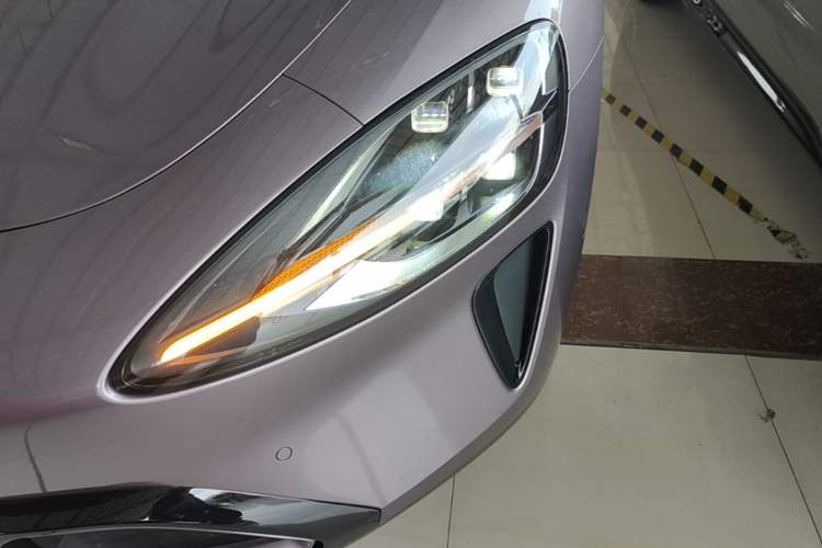 Used Xiaomi Auto SU7 2024 Rear-Drive Ultra-Long Range Advanced Pro-Level Intelligent Driving Version Left Front Headlight