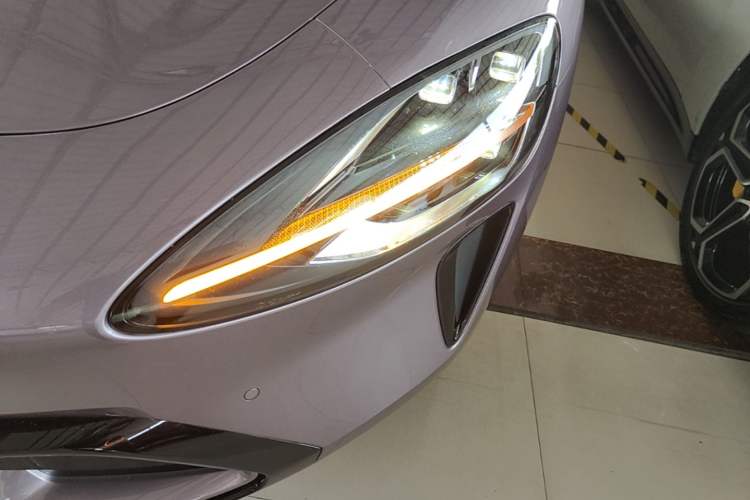 Used Xiaomi Auto SU7 2024 Rear-Drive Ultra-Long Range Advanced Pro-Level Intelligent Driving Version Left Front Headlight