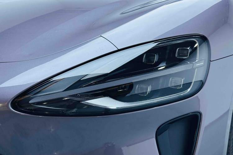 Used Xiaomi Auto SU7 2024 Four-Wheel Drive Ultra-Long Range Advanced Intelligent Driving Max Edition Left Front Headlight