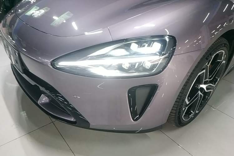 Used Xiaomi Auto SU7 2024 Rear-Drive Ultra-Long Range Advanced Pro-Level Intelligent Driving Version Left Front Headlight