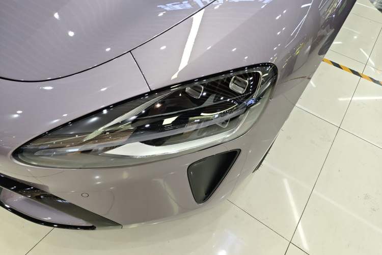 Used Xiaomi Auto SU7 2024 Rear-Drive Ultra-Long Range Advanced Pro-Level Intelligent Driving Version Left Front Headlight
