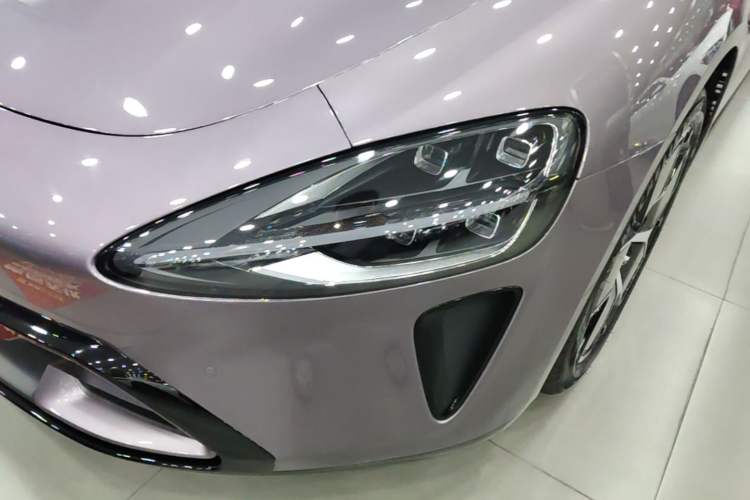 Used Xiaomi Auto SU7 2024 Rear-Drive Ultra-Long Range Advanced Pro-Level Intelligent Driving Version Left Front Headlight