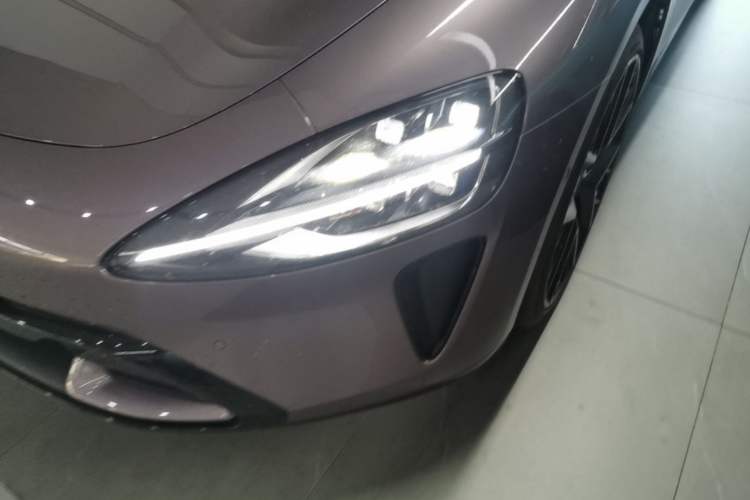 Used Xiaomi Auto SU7 2024 Four-Wheel Drive Ultra-Long Range Advanced Intelligent Driving Max Edition Left Front Headlight