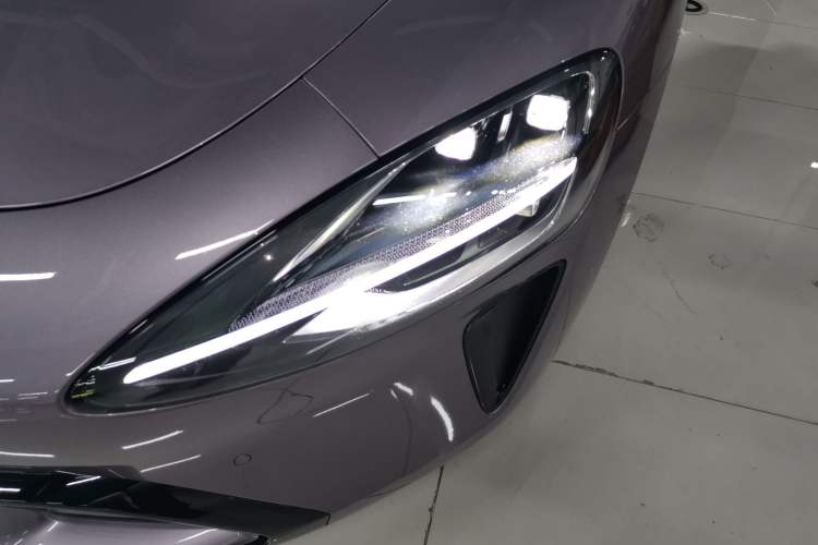 Used Xiaomi Auto SU7 2024 Four-Wheel Drive Ultra-Long Range Advanced Intelligent Driving Max Edition Left Front Headlight