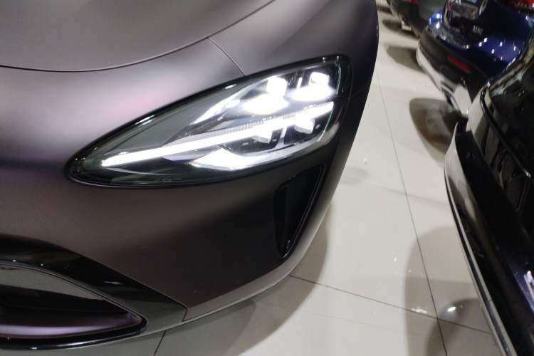 Used Xiaomi Auto SU7 2024 Rear-Drive Ultra-Long Range Advanced Pro-Level Intelligent Driving Version Left Front Headlight