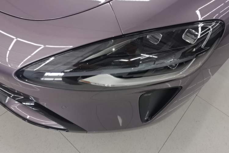 Used Xiaomi Auto SU7 2024 Four-Wheel Drive Ultra-Long Range Advanced Intelligent Driving Max Edition Left Front Headlight