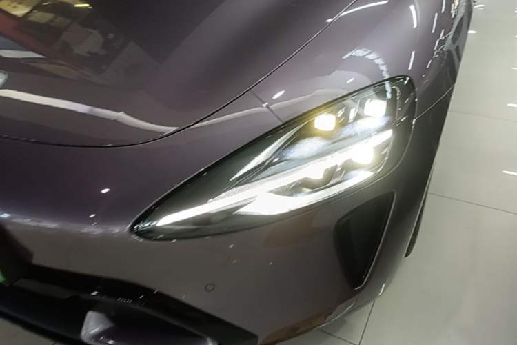 Used Xiaomi Auto SU7 2024 Rear-Drive Ultra-Long Range Advanced Pro-Level Intelligent Driving Version Left Front Headlight