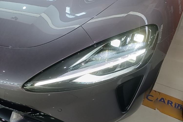 Used Xiaomi Auto SU7 2024 Four-Wheel Drive Ultra-Long Range Advanced Intelligent Driving Max Edition Left Front Headlight