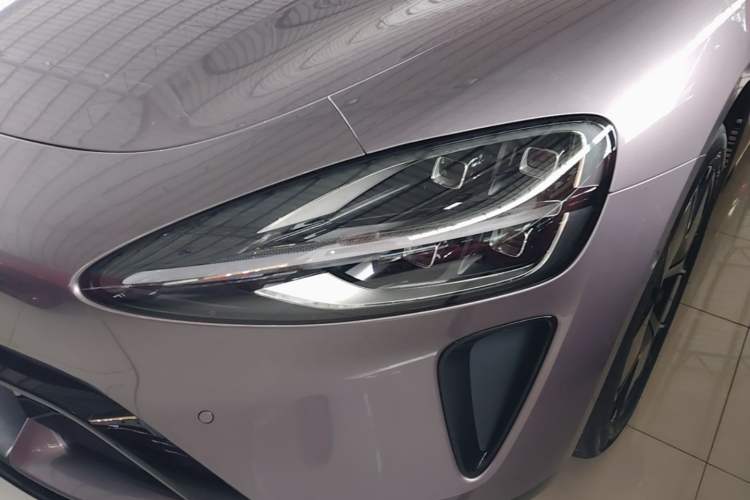 Used Xiaomi Auto SU7 2024 Rear-Drive Ultra-Long Range Advanced Pro-Level Intelligent Driving Version Left Front Headlight