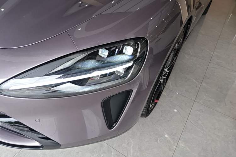 Used Xiaomi Auto SU7 2024 Four-Wheel Drive Ultra-Long Range Advanced Intelligent Driving Max Edition Left Front Headlight