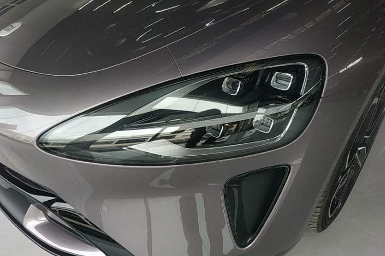 Used Xiaomi Auto SU7 2024 Four-Wheel Drive Ultra-Long Range Advanced Intelligent Driving Max Edition Left Front Headlight
