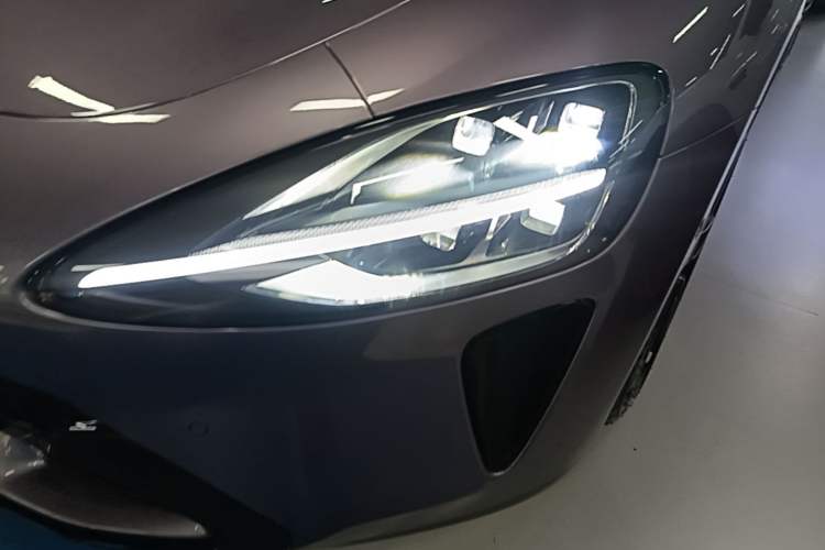 Used Xiaomi Auto SU7 2024 Rear-Drive Long-Range Intelligent Driving Version Left Front Headlight