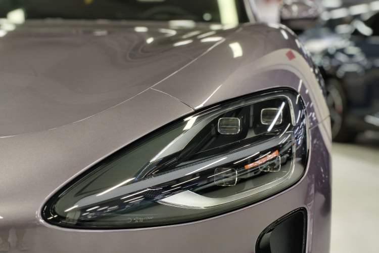 Used Xiaomi Auto SU7 2024 Four-Wheel Drive Ultra-Long Range Advanced Intelligent Driving Max Edition Left Front Headlight