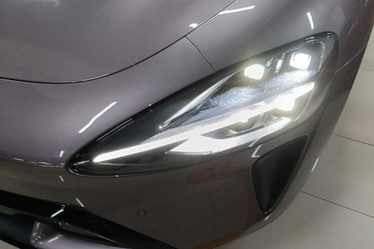 Used Xiaomi Auto SU7 2024 Rear-Drive Long-Range Intelligent Driving Version Left Front Headlight