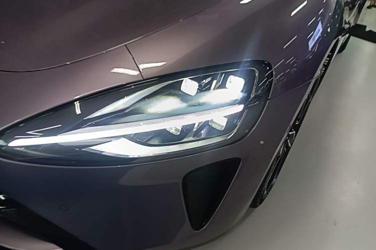 Used Xiaomi Auto SU7 2024 Four-Wheel Drive Ultra-Long Range Advanced Intelligent Driving Max Edition Left Front Headlight