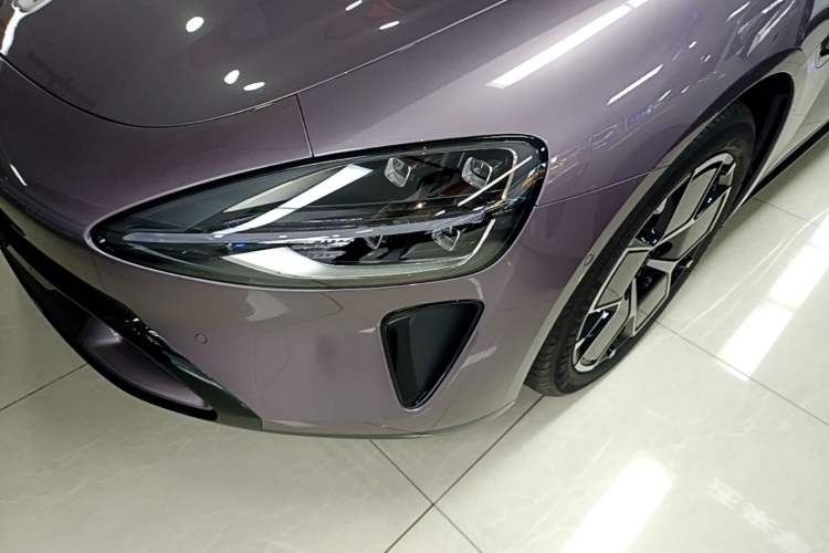 Used Xiaomi Auto SU7 2024 Rear-Drive Ultra-Long Range Advanced Pro-Level Intelligent Driving Version Left Front Headlight