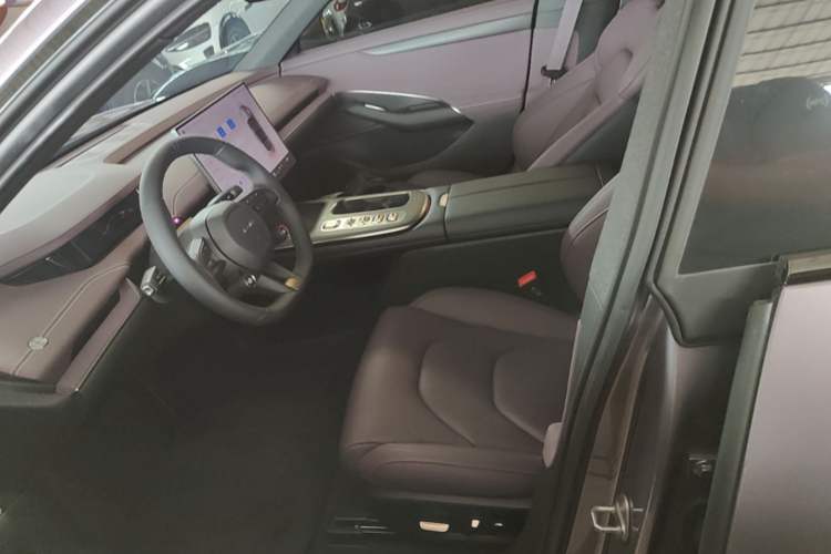 Used Xiaomi Auto SU7 2024 Rear-Drive Ultra-Long Range Advanced Pro-Level Intelligent Driving Version Left Front Seat