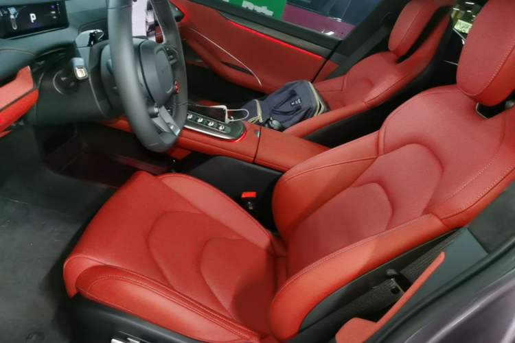 Used Xiaomi Auto SU7 2024 Four-Wheel Drive Ultra-Long Range Advanced Intelligent Driving Max Edition Left Front Seat