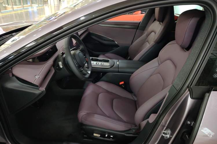 Used Xiaomi Auto SU7 2024 Rear-Drive Long-Range Intelligent Driving Version Left Front Seat