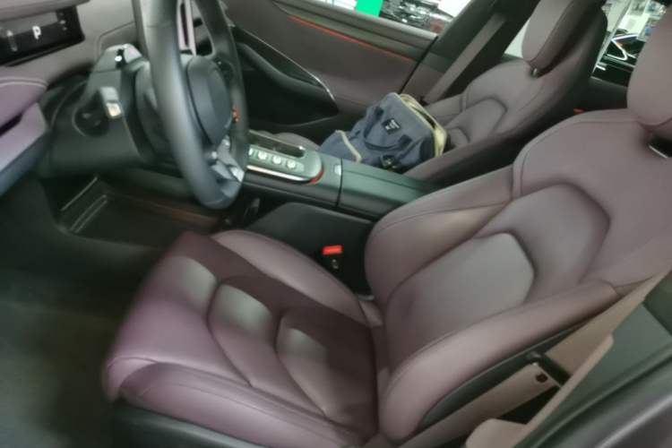 Used Xiaomi Auto SU7 2024 Four-Wheel Drive Ultra-Long Range Advanced Intelligent Driving Max Edition Left Front Seat